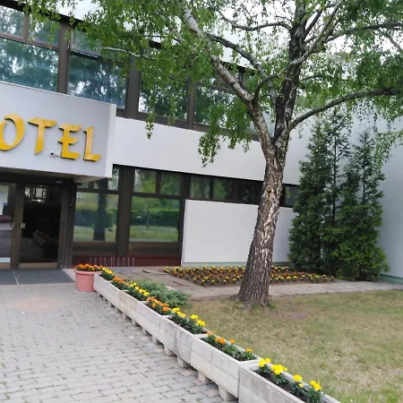 Отель Magistern Konferencia Es Wellnesshotel Шиофок